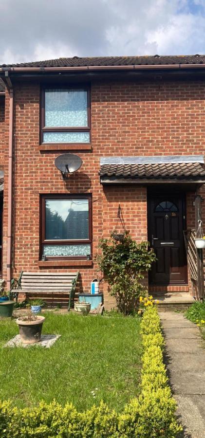 London 1 Bed Cosy House Apartment Norwood Exterior photo