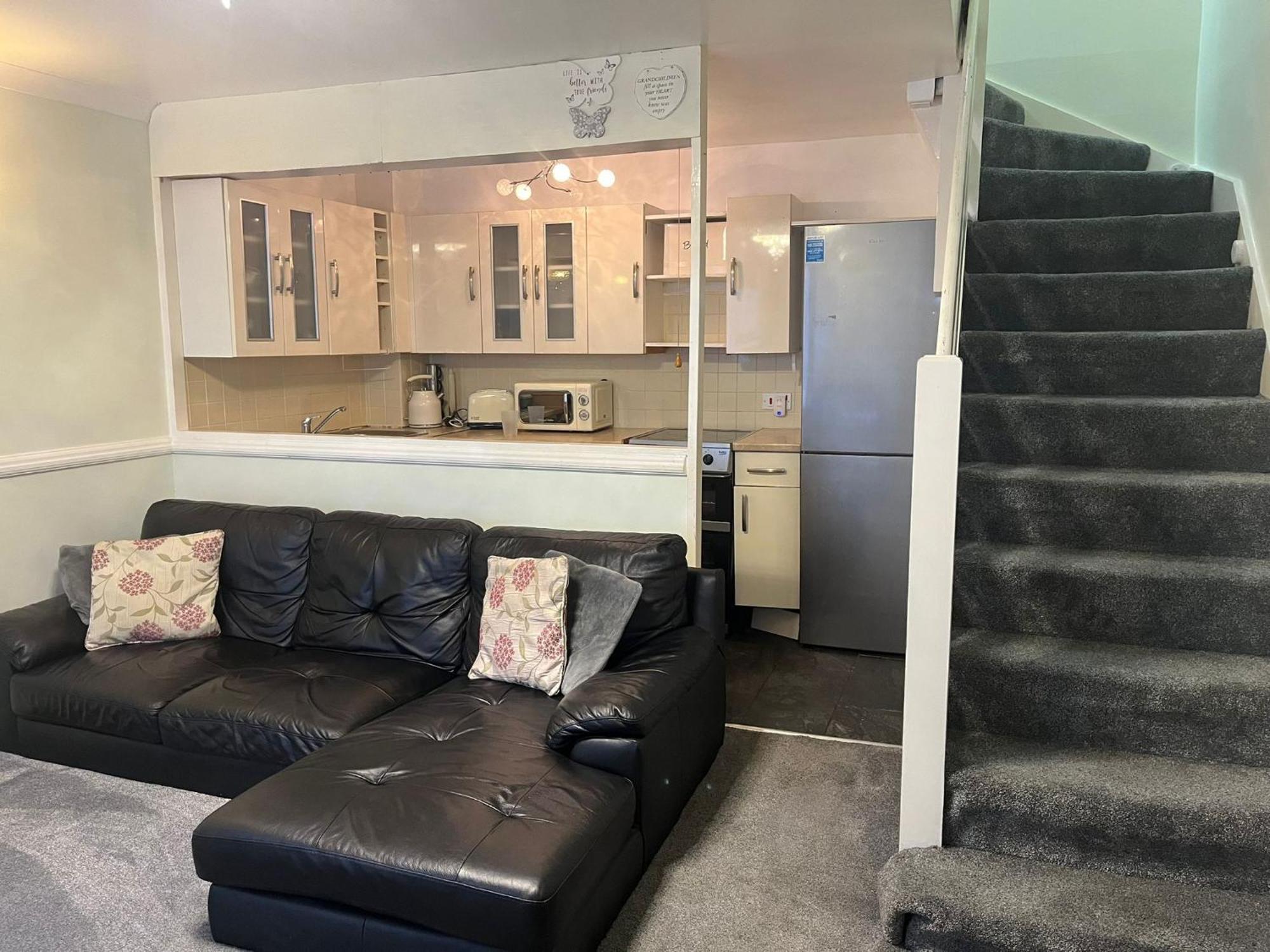 London 1 Bed Cosy House Apartment Norwood Exterior photo